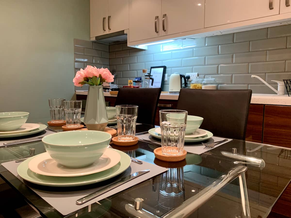 Richmond House - Dining table and kitchen